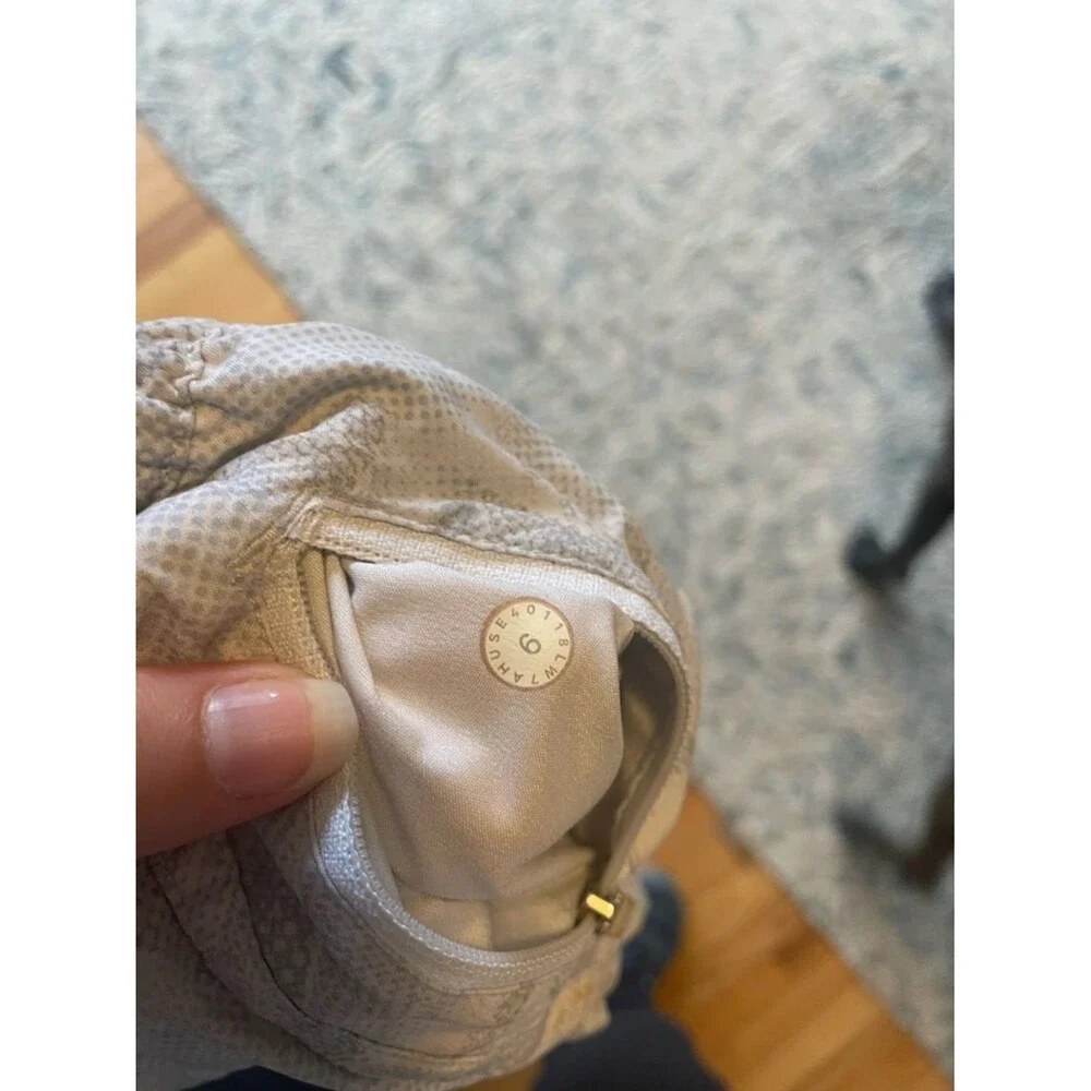 Lululemon Womens Tracker Short IV (4-way Stretch 4